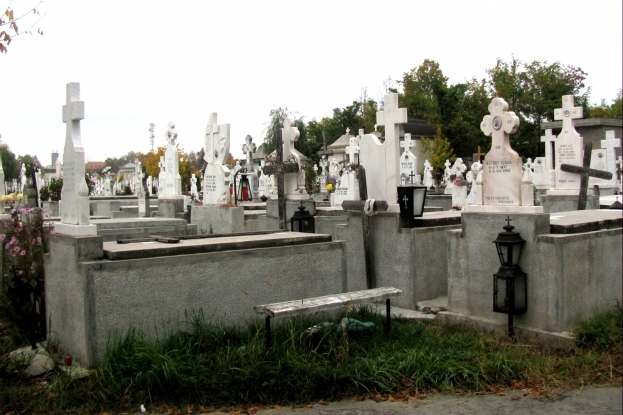 Anunț pentru deținătorii locurilor de înhumare din cimitirele municipale Sf. Gheorghe, Prundu și Găvana