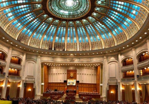 Parlamentul, convocat în sesiune extraordinară pentru legea reformării pensiilor speciale